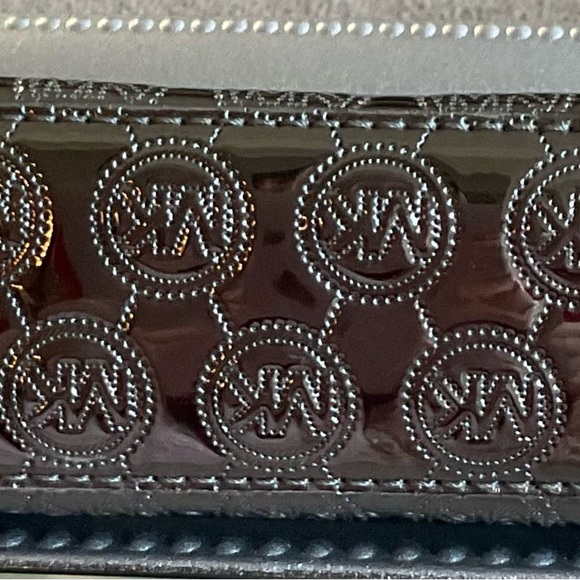 💗MICHAEL KORS💗 SILVER CROSSBODY PURSE - Picture 10 of 10